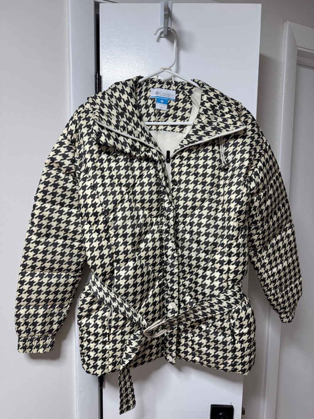 Columbia Black & Cream Houndstooth Quilted Belted Jacket